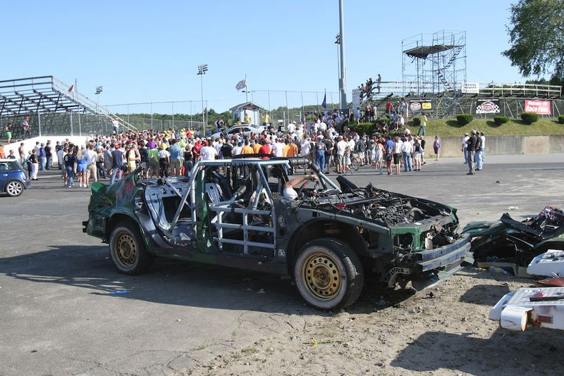 Illustration for article titled The 24 Hours Of LeMons New England 2009 Über Gallery, Part 4